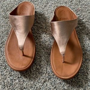Fit flop sandals, size 8, rose gold metallic
